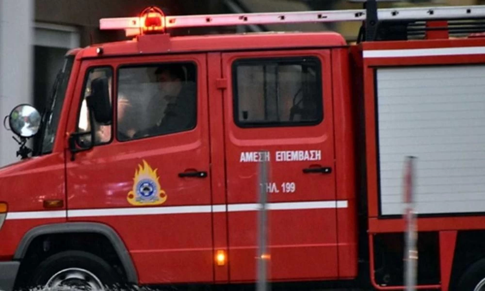 Συναγερμός στην πυροσβεστικη: Φωτιά σε παραπήγματα στην Κηφισιά